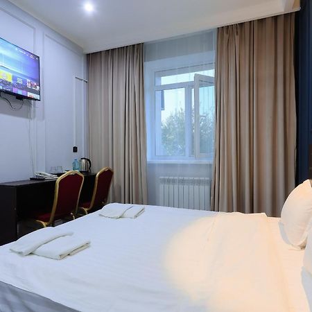Hotel Vivaldis อัลมาตี ภายนอก รูปภาพ