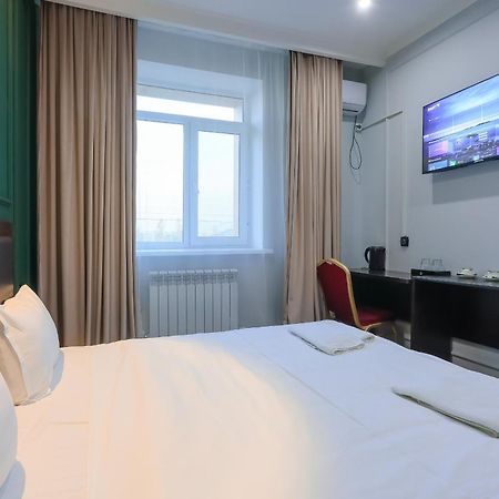 Hotel Vivaldis อัลมาตี ภายนอก รูปภาพ
