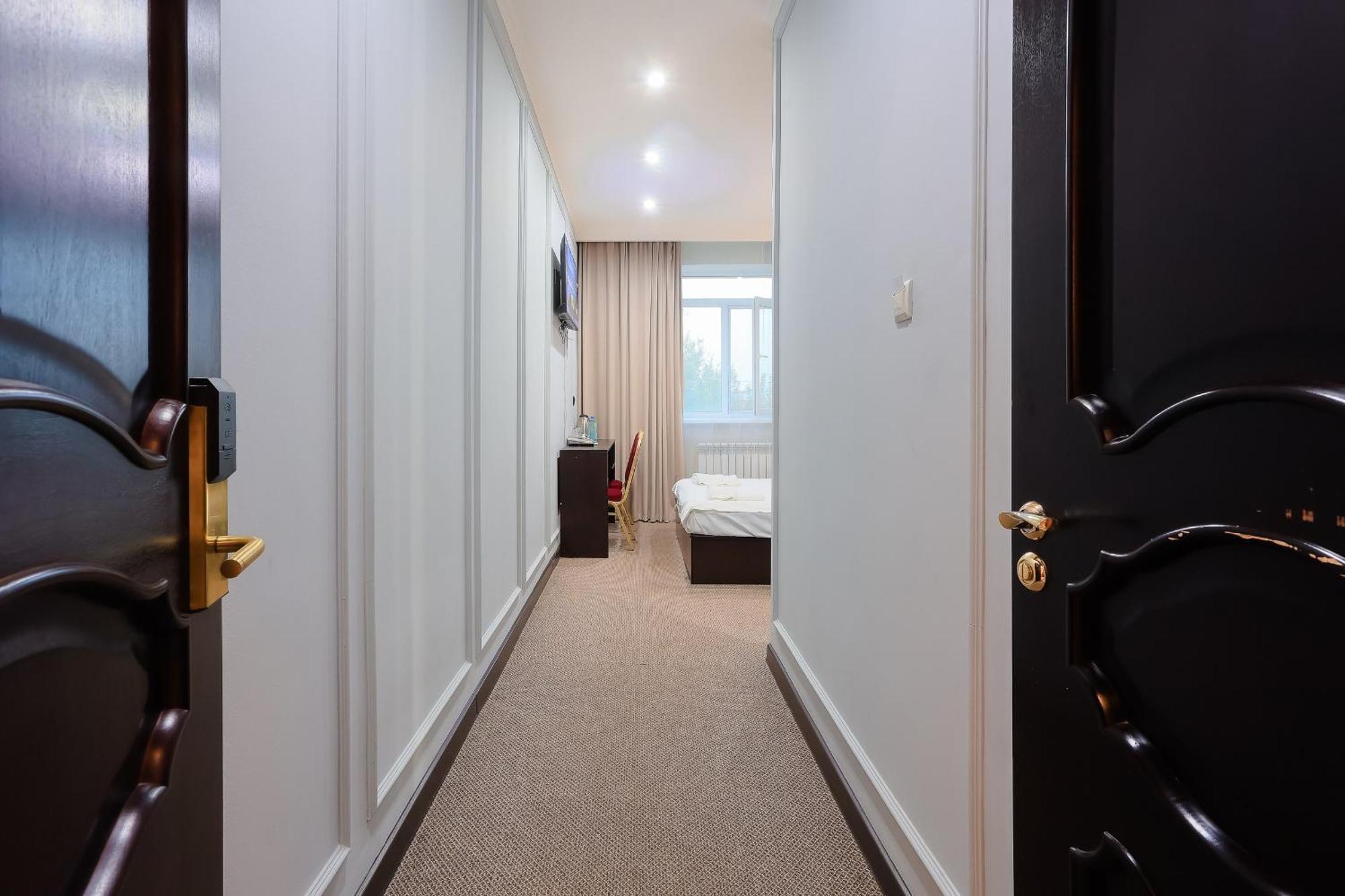 Hotel Vivaldis อัลมาตี ภายนอก รูปภาพ