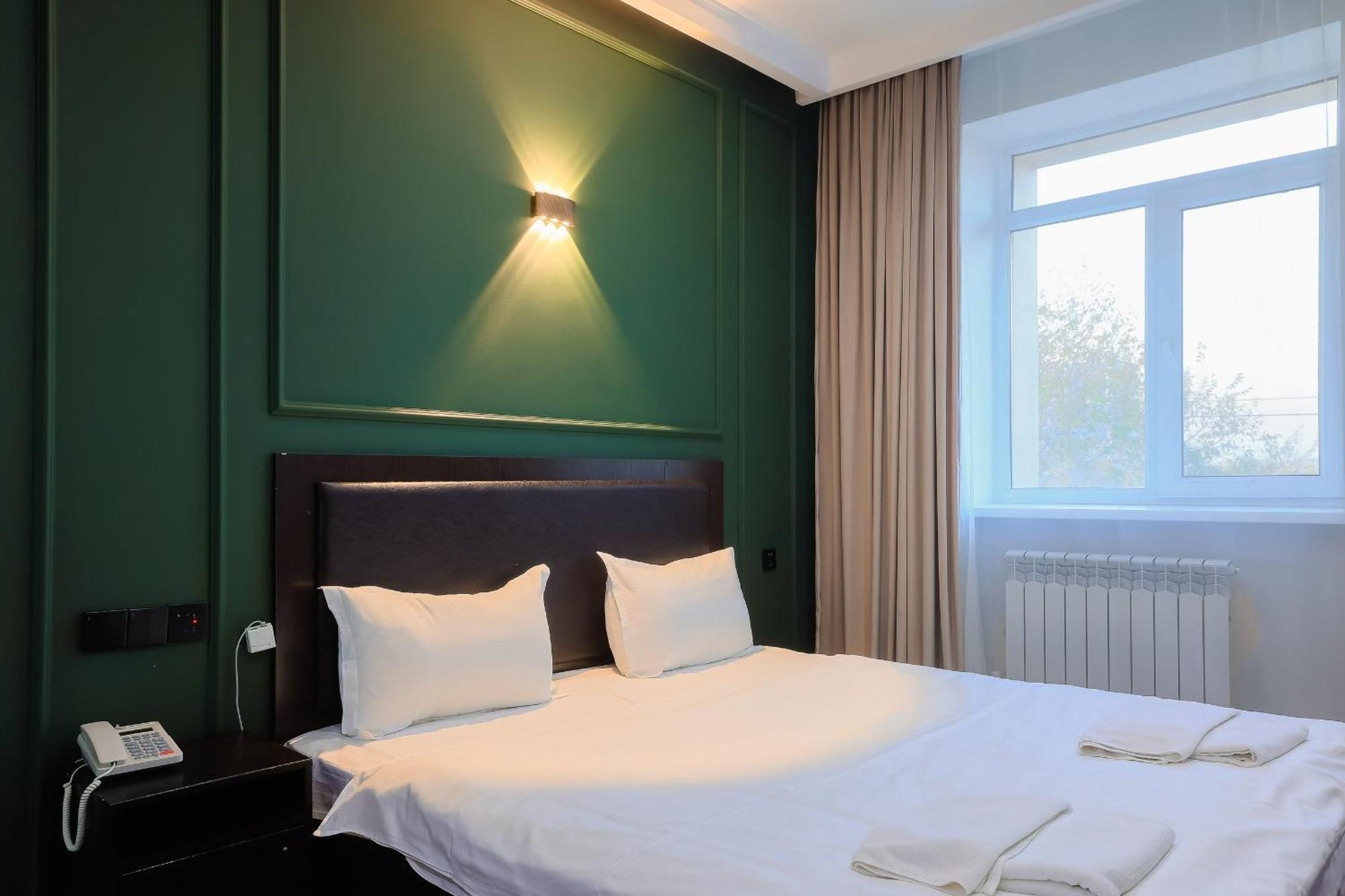 Hotel Vivaldis อัลมาตี ภายนอก รูปภาพ