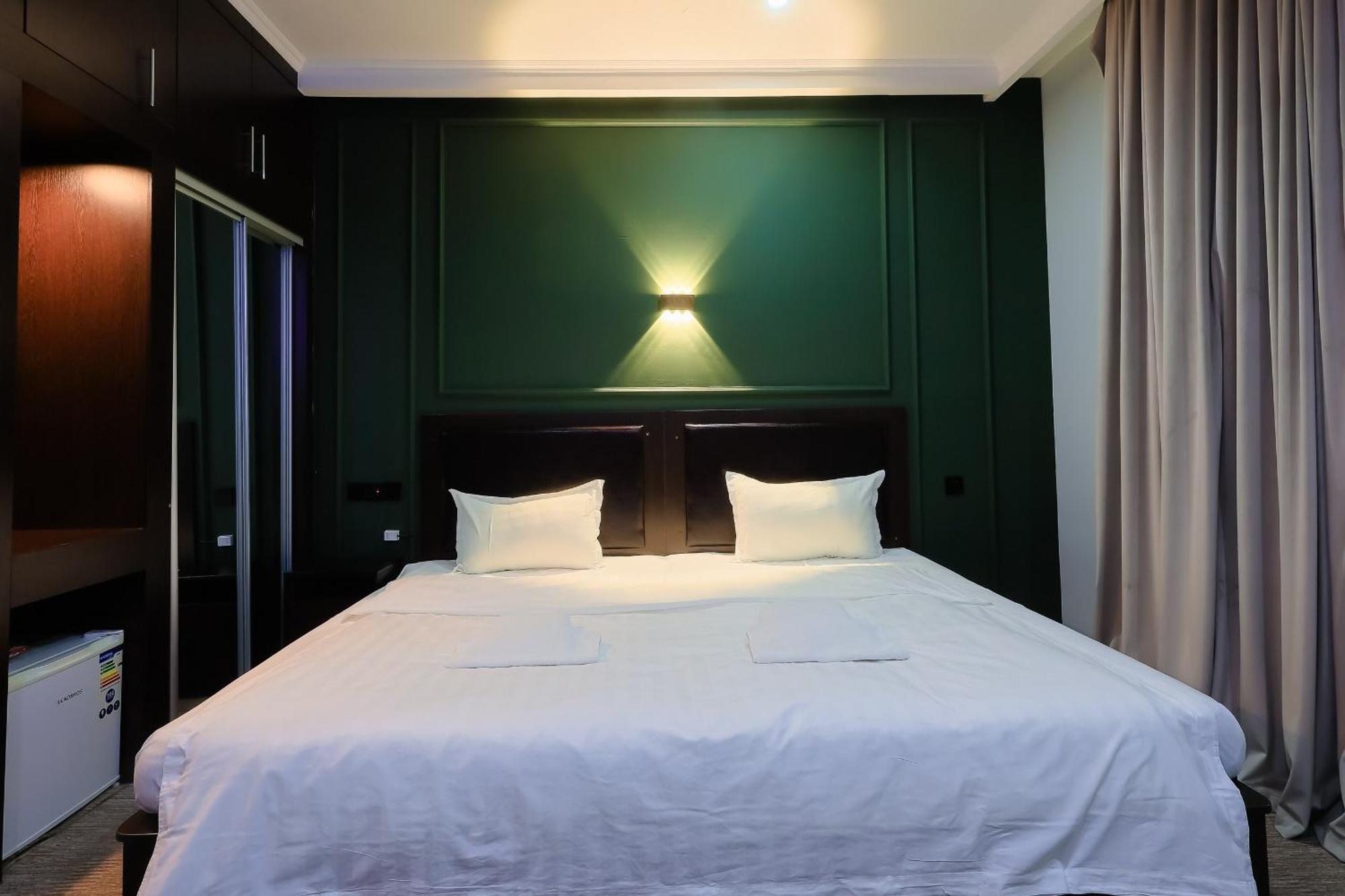 Hotel Vivaldis อัลมาตี ภายนอก รูปภาพ