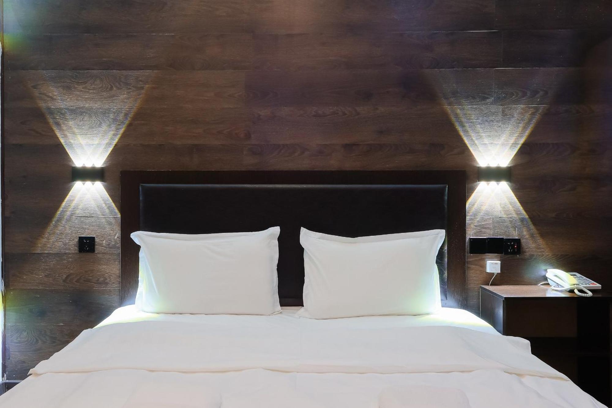 Hotel Vivaldis อัลมาตี ภายนอก รูปภาพ