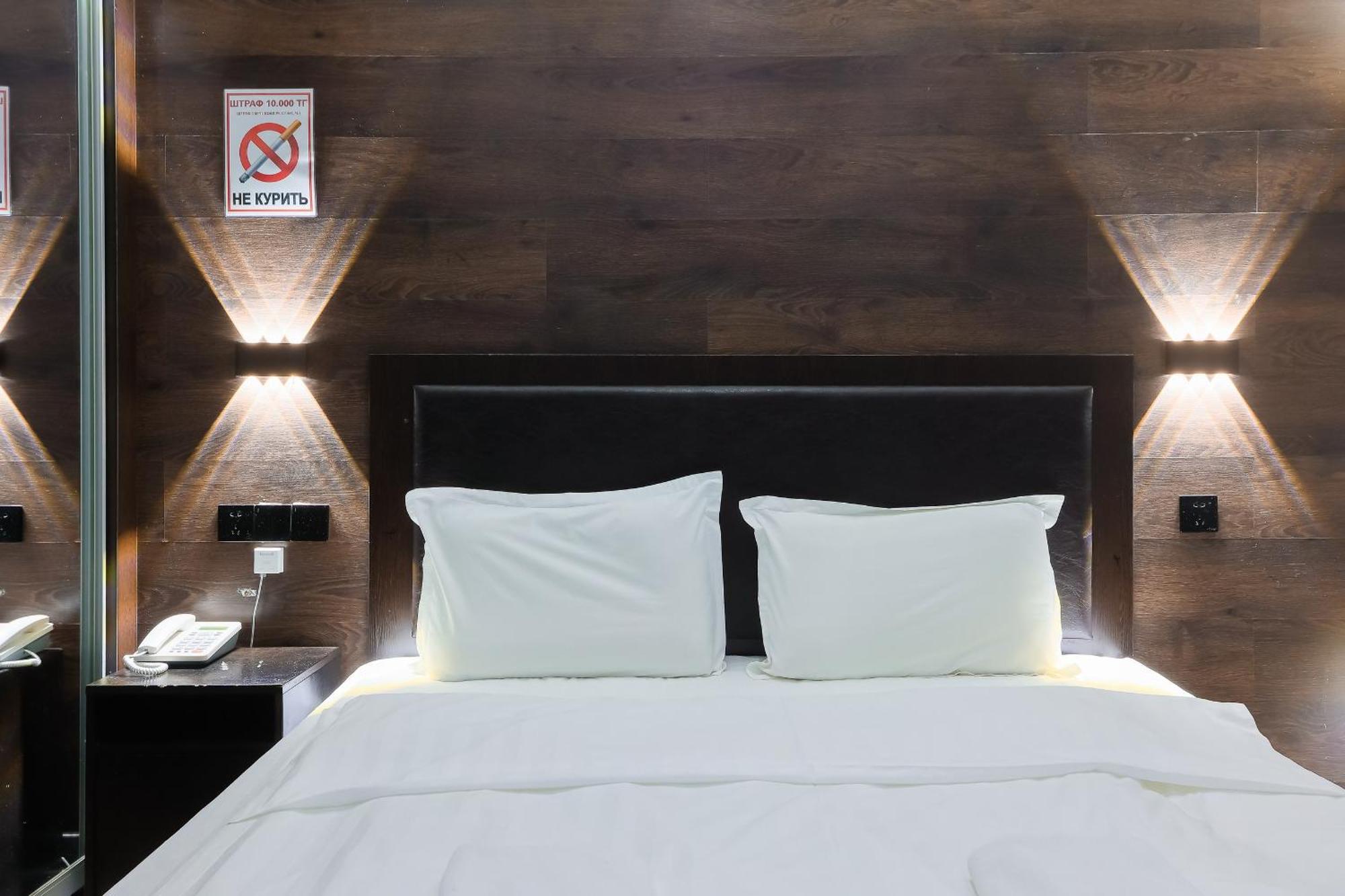 Hotel Vivaldis อัลมาตี ภายนอก รูปภาพ