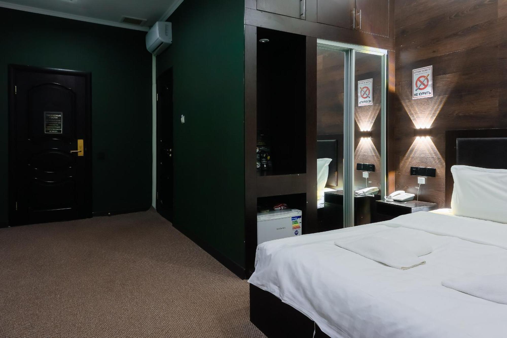 Hotel Vivaldis อัลมาตี ภายนอก รูปภาพ