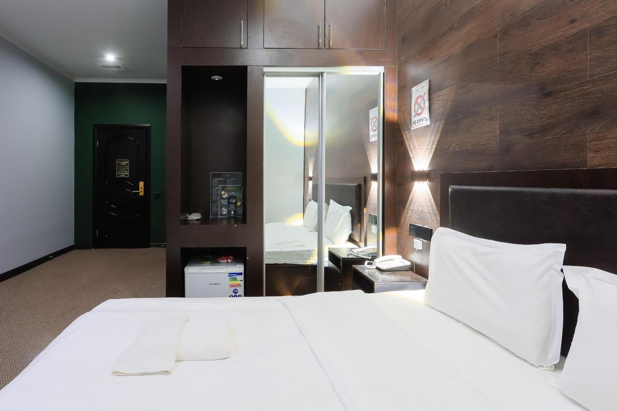 Hotel Vivaldis อัลมาตี ภายนอก รูปภาพ