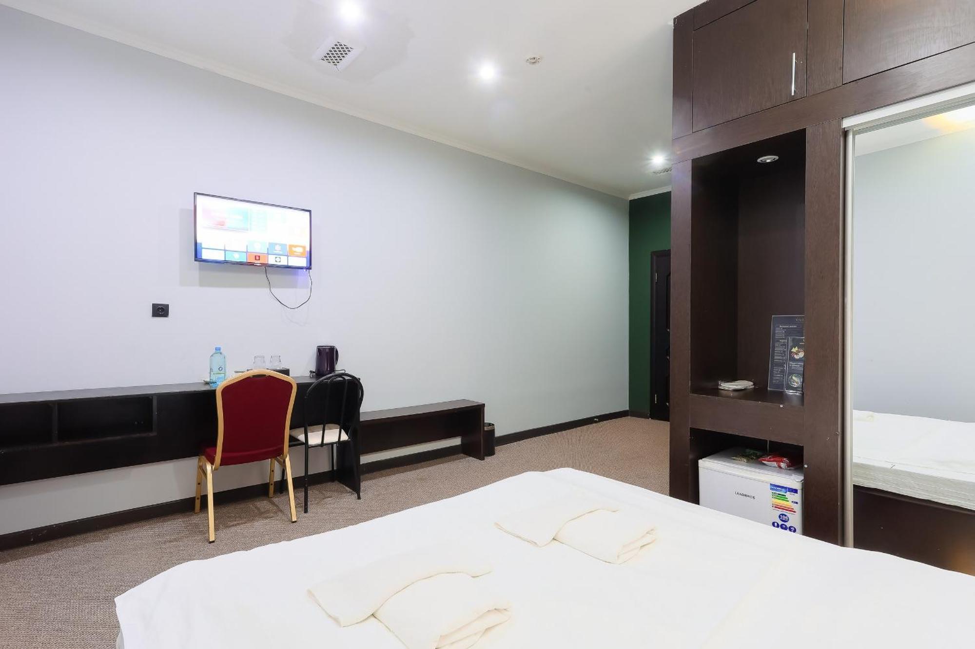 Hotel Vivaldis อัลมาตี ภายนอก รูปภาพ
